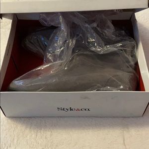 Normal wear just like new wore once